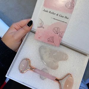 Pink Quart Roller + Gua Sha